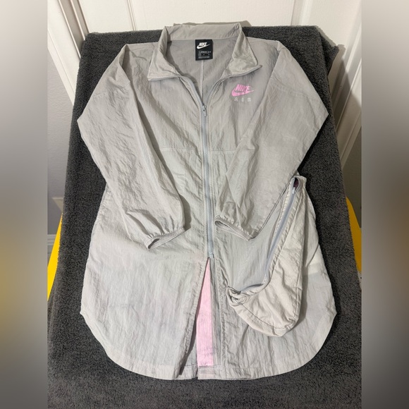 Nike Jackets & Blazers - Nike Women's Light Gray Utility Jacket with Pink Logo turns into crossbody purse